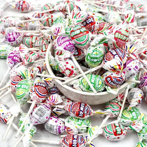 Vista 4 de Charms Blow Pops, bolsa a granel de 3 libras (aproximadamente 68), paletas rellenas de goma de mascar con sabor a fruta surtida, caramelos duros a