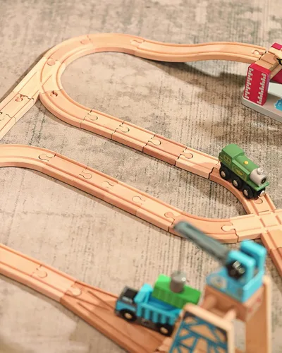 Vista 5 de SainSmart Jr. Pista de tren de madera, 52 piezas, expansión de pista compatible con todas las principales marcas de tren de juguete para niños