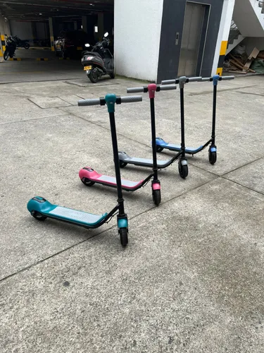 PATINETA SCOTER ELECTRICA PARA NIÑOS de TMAX TECNOLOGIA SAS