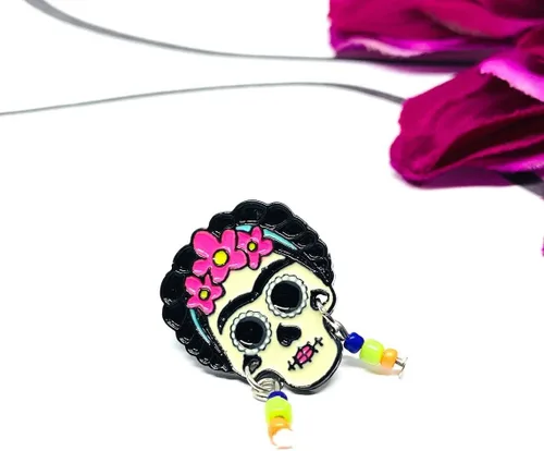 Vista 5 de Flairs New York - Broche de solapa esmaltado hecho a mano, Frida Kahlo Anime Frida