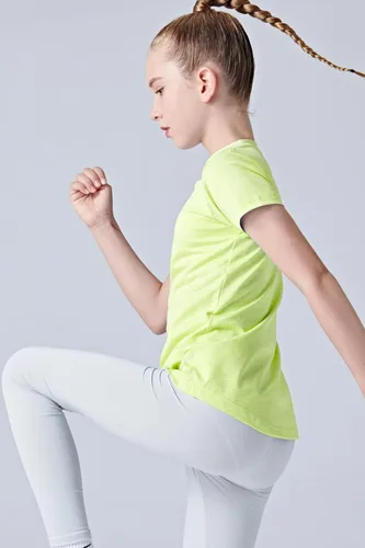 Vista 4 de Paquete de 4 camisetas atléticas para niñas jóvenes, camisetas de manga corta Dry Fit, ropa deportiva para niños y adolescentes