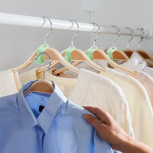 Vista 5 de Ganchos de plástico para colgar ropa en cascada, organizador de ahorro para armario de ropa resistente (20 piezas)