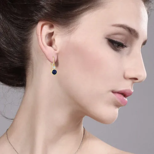 Vista 2 de Gem Stone King Aretes colgantes de oro amarillo de 14 quilates, zafiro azul y circonita blanca para mujer