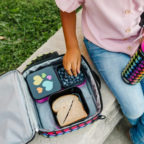 Vista 8 de Wildkin Bolsa de almuerzo ecológica reciclada y recipientes anidados para aperitivos para organizar y llenar platos por todas partes