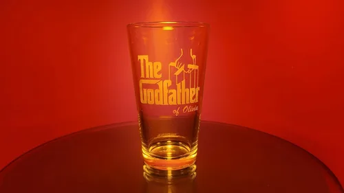 Vista 2 de The Godfather Don - Vaso de pinta grabado con texto personalizado, con licencia oficial, calidad premium, cristalería artesanal, vaso de cerveza
