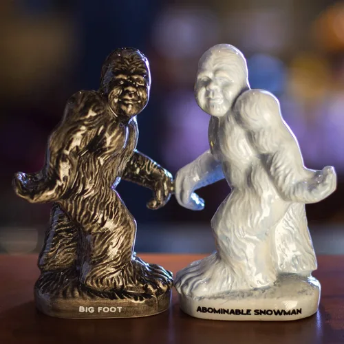 Vista 6 de Pacific Giftware Big Foot - Juego de saleros y pimenteros de cerámica con divertido Sasquatch Mythical Creature accesorio de cocina de mesa, pintado