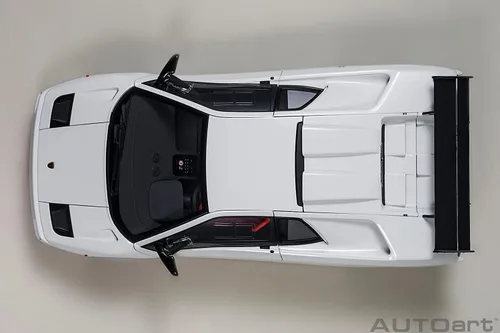 Vista 7 de AUTOart 1/18 Diablo SVR 1996 Impact White 79149