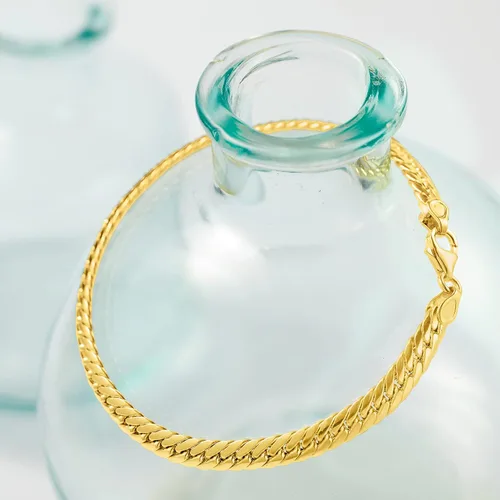 Vista 4 de Ross-Simons Italian 18kt Yellow Gold Cuban-Link Bracelet