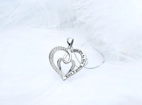 Vista 3 de FANCYCD - Collar con dije de corazón con texto en inglés "I Love You to the Moon and Back