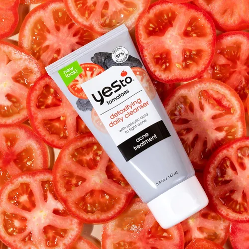 Vista 4 de Yes To Tomatoes Clear Skin Detoxifying Charcoal Exfoliante de limpieza profunda de 3.5 onzas, para todo tipo de piel para limpiar y purificar