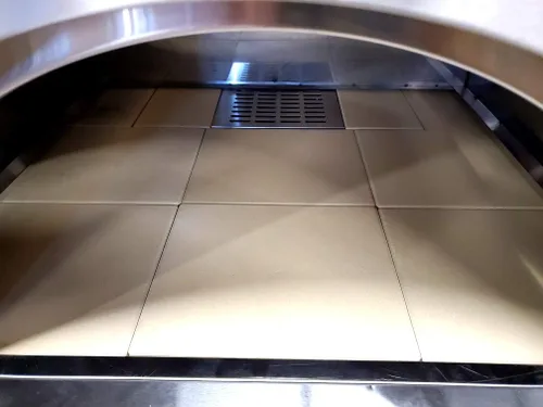 Vista 2 de Horno o parrilla de pizza artesanal de acero inoxidable esmaltado rojo de madera al aire libre de 32.5 pulgadas con cubierta impermeable, cáscara
