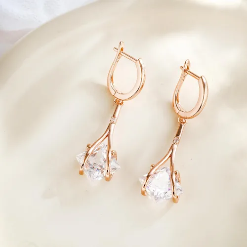 Vista 5 de SuiTable - Aretes colgantes para mujer, aretes colgantes de moda para mujer, aretes colgantes chapados en oro de 14 quilates, joyería antialérgica