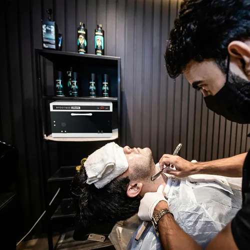 Vista 4 de BYOOTIQUE 13L Herramienta de uñas Máquina de Limpieza Gabinete 275nm Luz Azul para Manicura Clippers Piel Facial Salón de Belleza Barbería Spa