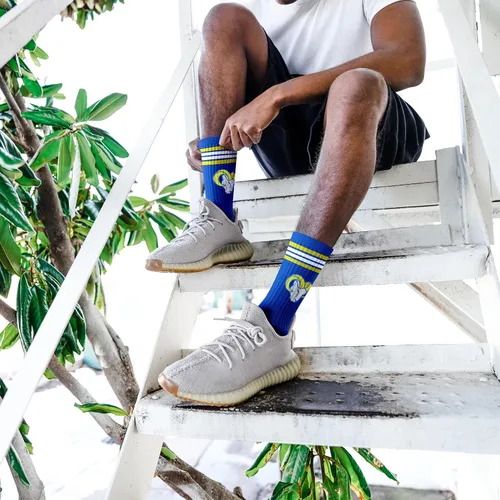 Vista 2 de For Bare Feet - Calcetines para hombre de la NFL, con 4 rayas, de la serie Deuce Performance Crew Los Ángeles Rams