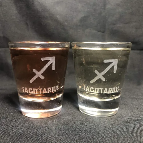 Vista 7 de Juego de 2 vasos de chupito de signos del zodiaco Aries Leo Cáncer Piscis Escorpio Tauro Sagitario Géminis Virgo Libra Capricornio Acuario (AQUARIUS)