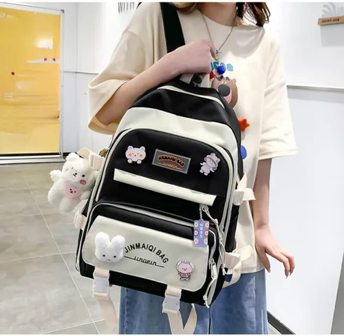 Vista 3 de Juego de 5 mochilas kawaii con colgante de oso y alfileres - Kit de mochila de conejito de anime japonés con diseño de retazos, Negro -, Mochila
