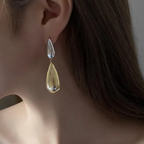 Vista 9 de ASHMIT - Aretes colgantes de gota de agua de aleación dorada, aretes asimétricos a juego de oro y plata, aretes grandes de lágrima para mujeres