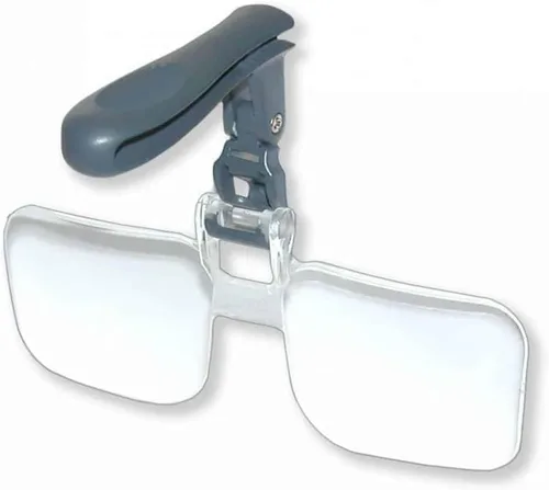Vista 7 de Carson VisorMag óptico 1.75x Potencia (+3.00 dioptrías) Lente de aumento con clip para sombreros VM-10 Práctico aumento manos libres: lupa manos