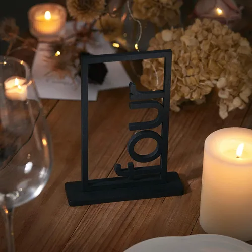 Vista 3 de Números de mesa de boda de madera negra, números de mesa huecos de estilo letra pura con base de soporte para recepción de bodas, eventos, fiestas