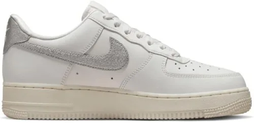 Vista 2 de Nike Tenis de baloncesto modernos y clásicos para mujer, Summit blancoplateado metálico