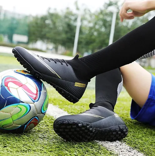 Vista 6 de Qzzsmy Tacos de fútbol para hombre y mujer, zapatos de fútbol profesionales FgAg de caña alta para interiores y exteriores, competición