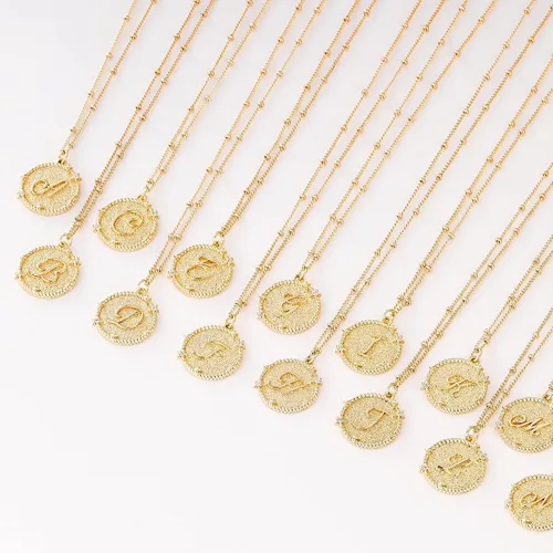 Vista 5 de LOYATA Gargantilla en capas con dije de moneda inicial de estrella dorada de 2 capas de diamantes de circonita cúbica chapada en oro de 14 quilates