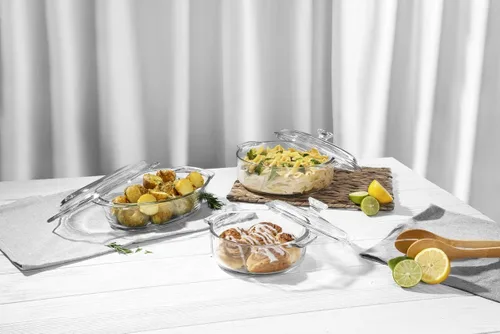 Vista 3 de Libbey Baker's Basics - Cacerola de vidrio, apilable, transparente, versátil, de 1.6 cuartos de galón con tapa, plato ovalado para hornear