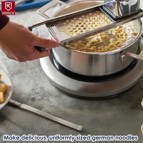 Vista 7 de Spaetzle Maker de acero inoxidable con mango de agarre cómodo, prensa Spaetzle con cuchara coladora de araña, espátula de silicona y cepillo