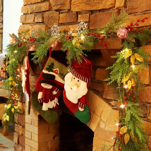 Vista 8 de GUOOU Guirnalda de Navidad iluminada de 6 pies, guirnalda de Navidad a pilas con luces, guirnalda preiluminada con bolas rojas para interiores