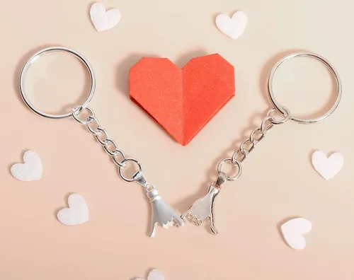 Vista 8 de 2 llaveros de promesa Pinky para parejas, regalos de San Valentín para novia, novio, mejores amigos, llaveros de amistad para mejor amiga