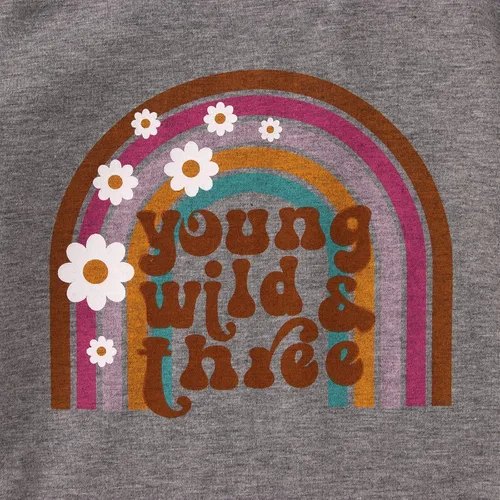 Vista 5 de Camiseta Young Wild and Three para niña, camiseta de 3er cumpleaños para bebé, retro, arco iris, cumpleaños, 3 años