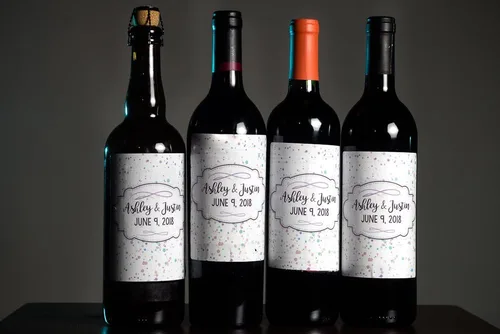 Vista 5 de 12 etiquetas autoadhesivas fáciles de usar para botellas de vino/cerveza de boda