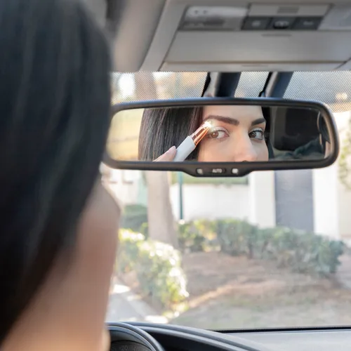 Vista 5 de Depiladora de Precisión con LED para Vello Facial InnovaGoods