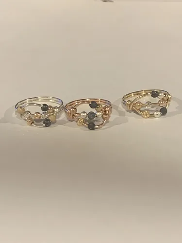 Vista 3 de Anillo de preocupación, anillo de ansiedad, anillo giratorio, plata argentium con cuentas, relleno de oro amarillo o rosa de 14 quilates
