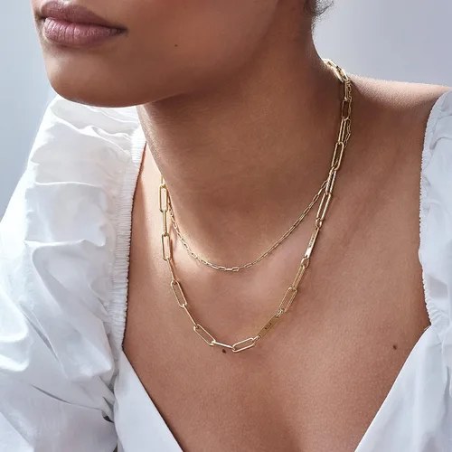 Vista 2 de Oak&Luna - Collar con cadena de clip con nombre de hiedra - en plata de ley u chapado en oro de 18 quilates - Nombres grabados personalizados