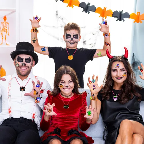 Vista 7 de U-Goforst 88 piezas de recuerdos de fiesta de Halloween para niños, pulseras iluminadas que brillan en la oscuridad, collares, anillos LED, juguetes