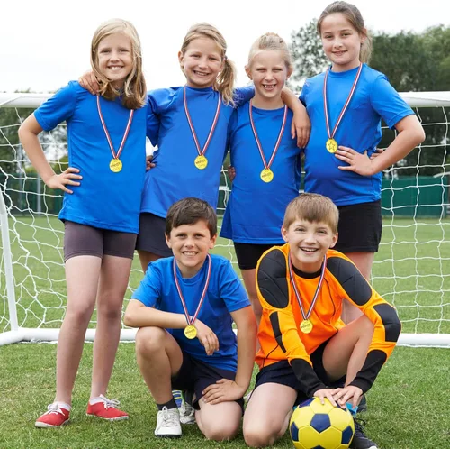 Vista 6 de Sotiff Medallas ganadoras de plástico para niños, medallas de oro para fiestas, juegos, deportes, disfraces y más, 1.4 x 1.7 pulgadas