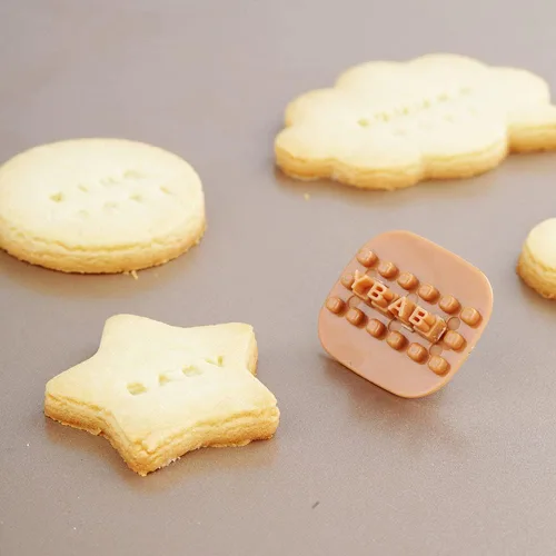 Vista 6 de Juego de 100 cortadores de galletas con letras del alfabeto y números, sellos, prensa, galletas, fondant, decoración de herramientas para hornear