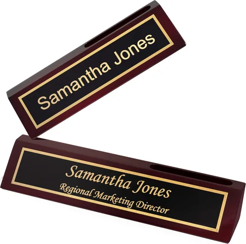 Vista 4 de Providence - Placa de identificación grabada con cuña de escritorio de madera personalizada Placa de nombre de escritorio, acabado de piano, 2