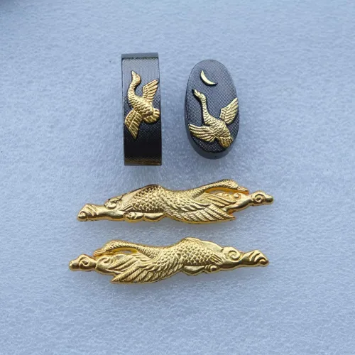 Vista 48 de Espada samurái japonesa KOSHIRAE – Fuchi Kashira Menuki 01-77