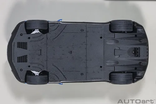 Vista 8 de Autoart 2019 Bugatti Chiron Sport French Racing Blue y Carbon 1/18 Model Car