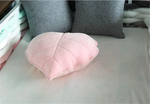 Vista 2 de AZCHEN Almohada decorativa de hojas verdes para sofá o dormitorio (19.7 in, marrón)