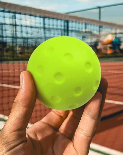 Vista 9 de Tarutaru Paquete de 12 bolas de pickleball de espuma, bolas de pickleball silenciosas para práctica en exteriores o interiores, juego de bolas Verde