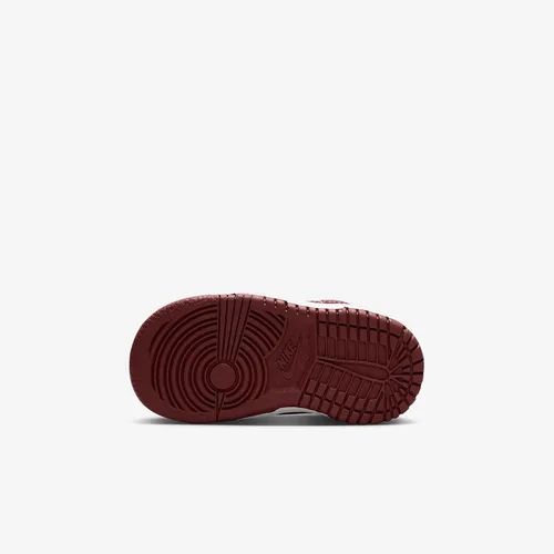 Vista 627 de Nike Kid's Dunk Low Sneaker