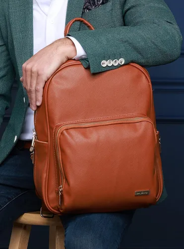 Vista 5 de Love, Johnny Bolsa de pañales y mochila de cuero vegano para hombres y mujeres, Marrón (Sierra Brown), Mochila de cuero vegano por Love, Johnny