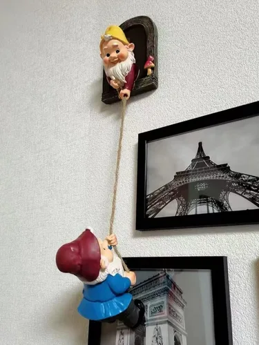 Vista 5 de Decoración de árbol de elfos trepadores, escultura de gnomo de resina hecha a mano, diseñada para decoración de troncos de árboles al aire libre