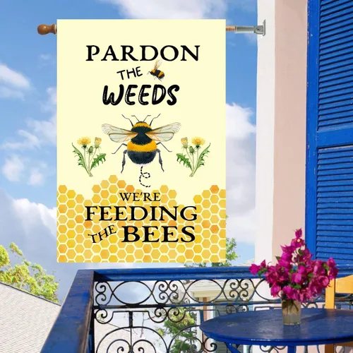 Vista 6 de Banderas de Jardín de Abeja de Verano para Exterior Disculpen las Malezas, Estamos Alimentando a las Abejas, Letrero de Patio, Sin Corte de Césped