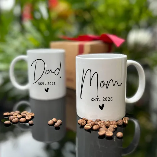 Vista 4 de Juego de tazas para nuevos padres 2026, regalos para EST 2026, mamá papá, regalo para mamá papá futuro, taza de revelación de bebé, anuncio