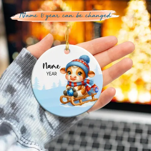 Vista 2 de Adornos de Navidad personalizados de vaca para niños, adornos personalizados de la primera Navidad del bebé de vaca para recién nacido, adorno