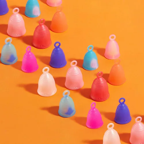 Vista 7 de Anillo de silicona con copa menstrual con vástago de bucle para una fácil extracción, alternativa de tampón reutilizable de 12 horas